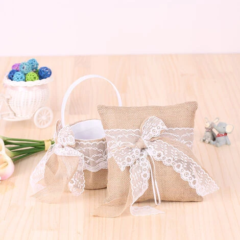 HAPPYSHOPPING 7 * 7 Pouces Vintage Toile De Jute Dentelle Bowknot Anneau Porteur Oreiller Et Mariage Rustique Fleur Fille Panier Ensemble 5 HAPPYSHOPPING 7 * 7 Pouces Vintage Toile De Jute Dentelle Bowknot Anneau Porteur Oreiller Et Mariage Rustique Fleur Fille Panier Ensemble – Image 3